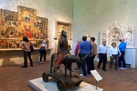 Музей искусств Клойстерс в Нью-Йорке