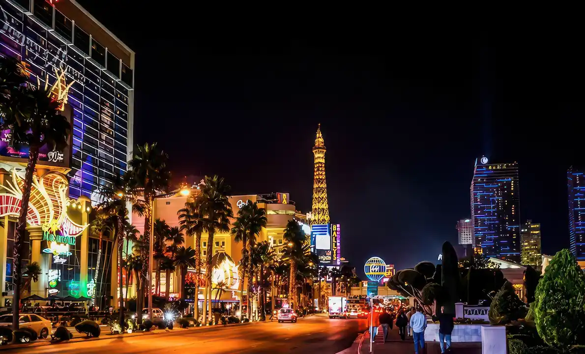 las vegas evening1 Лас-Вегас: экскурсия по вечернему городу,Гид на русском в Лас-Вегасе,Гид на украинском в Лас-Вегасе,Фонтаны Беладжио,Каналы казино Венеция
