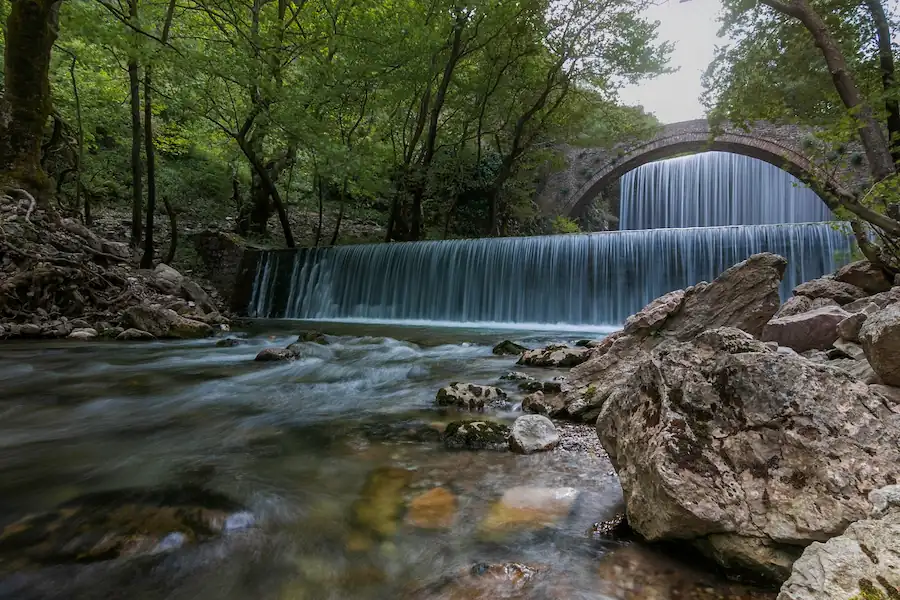 Meteora-Hovering-Air