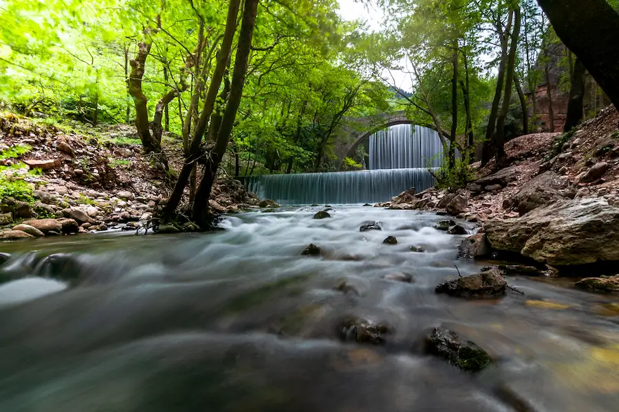 Meteora-Hovering-Air