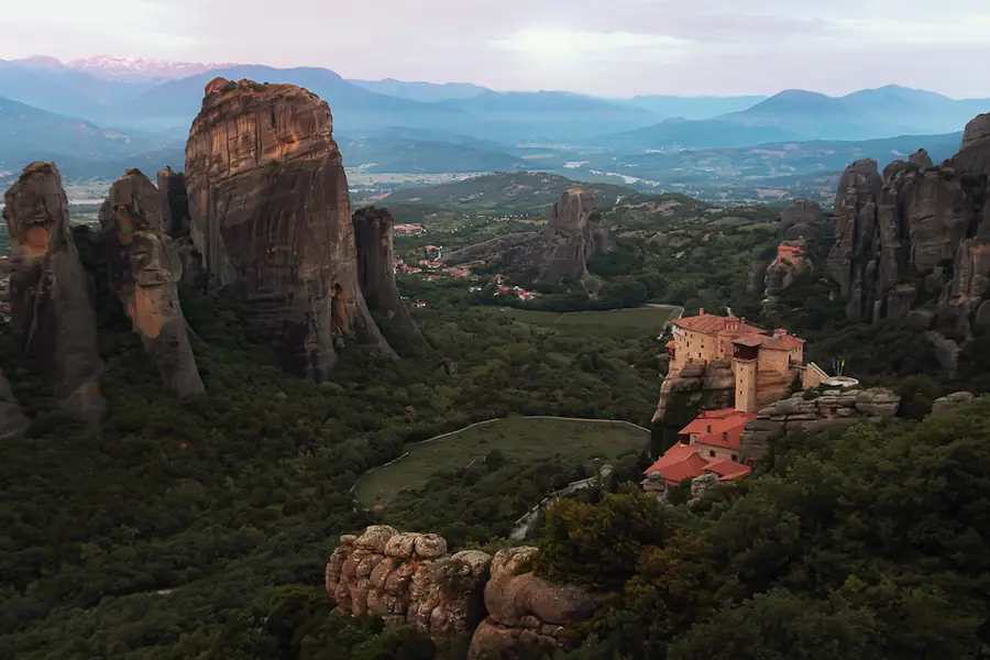 Meteora-Hovering-Air