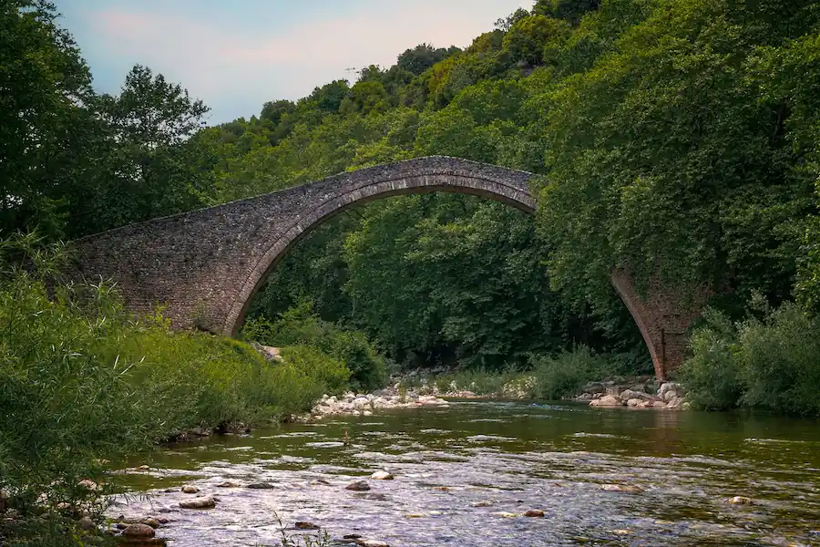 Meteora-Hovering-Air