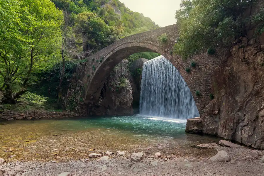 Meteora-Hovering-Air